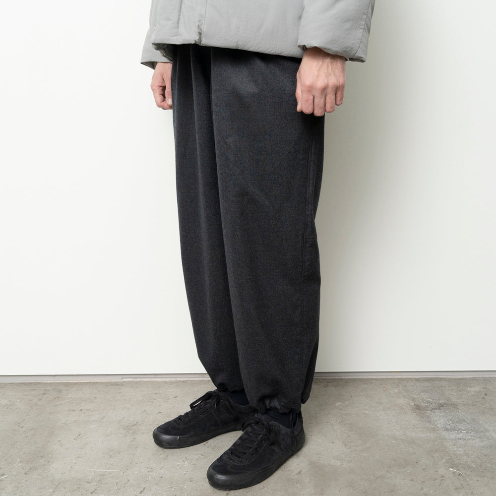 STILL BY HAND - Free adjusting wool pants charcoal STILL BY HAND