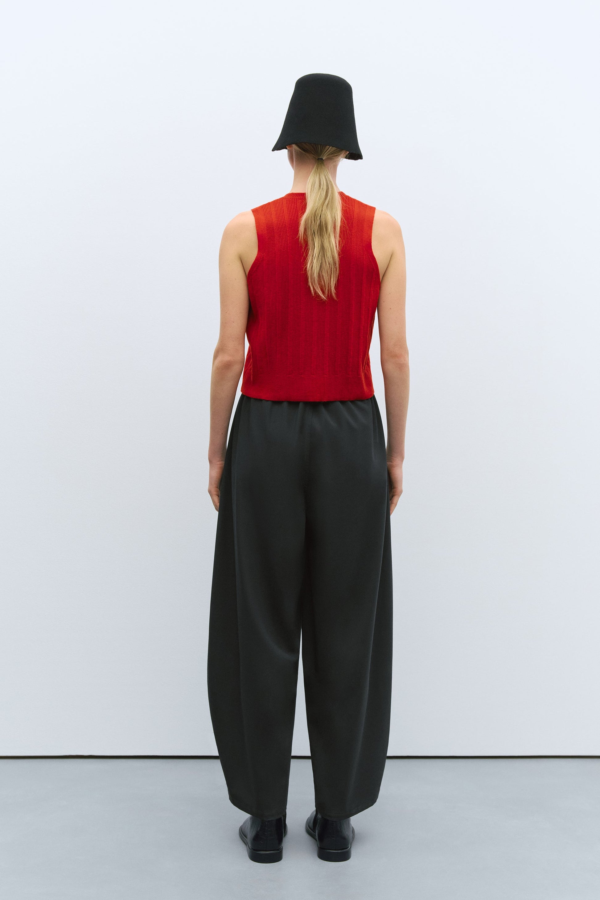 CORDERA - Merino wool ribbed waistcoast red CORDERA