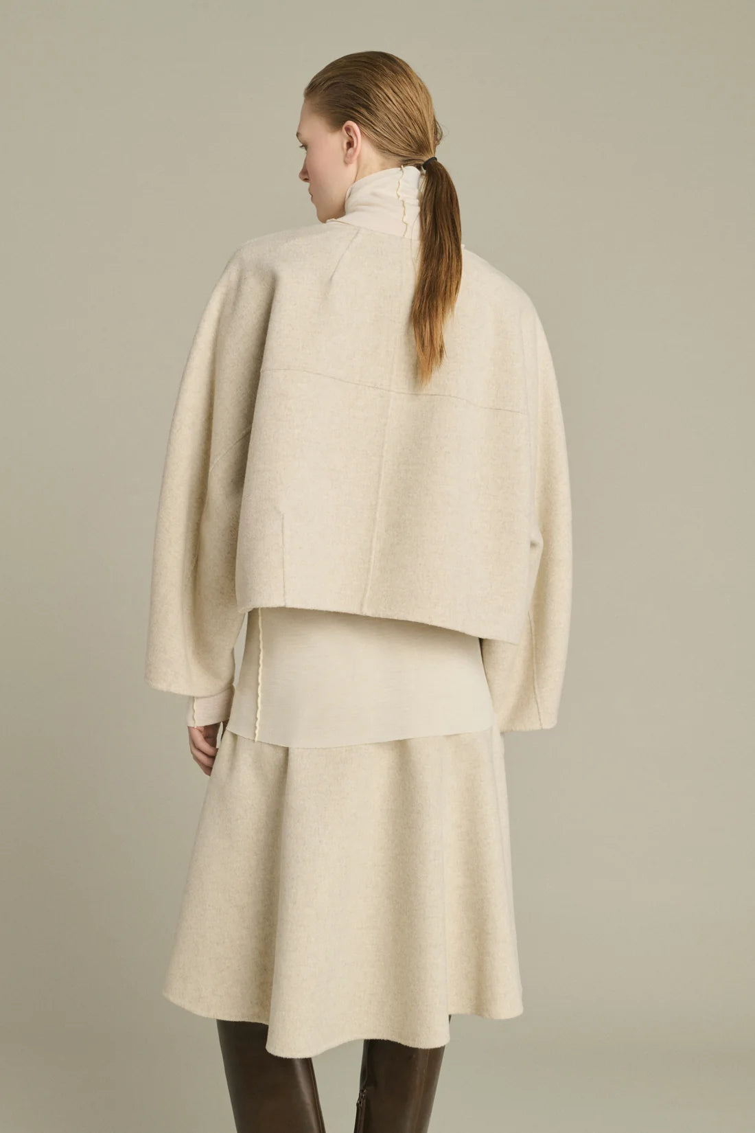 SOEUR - Haut boxy en laine double face Hora écru/gris