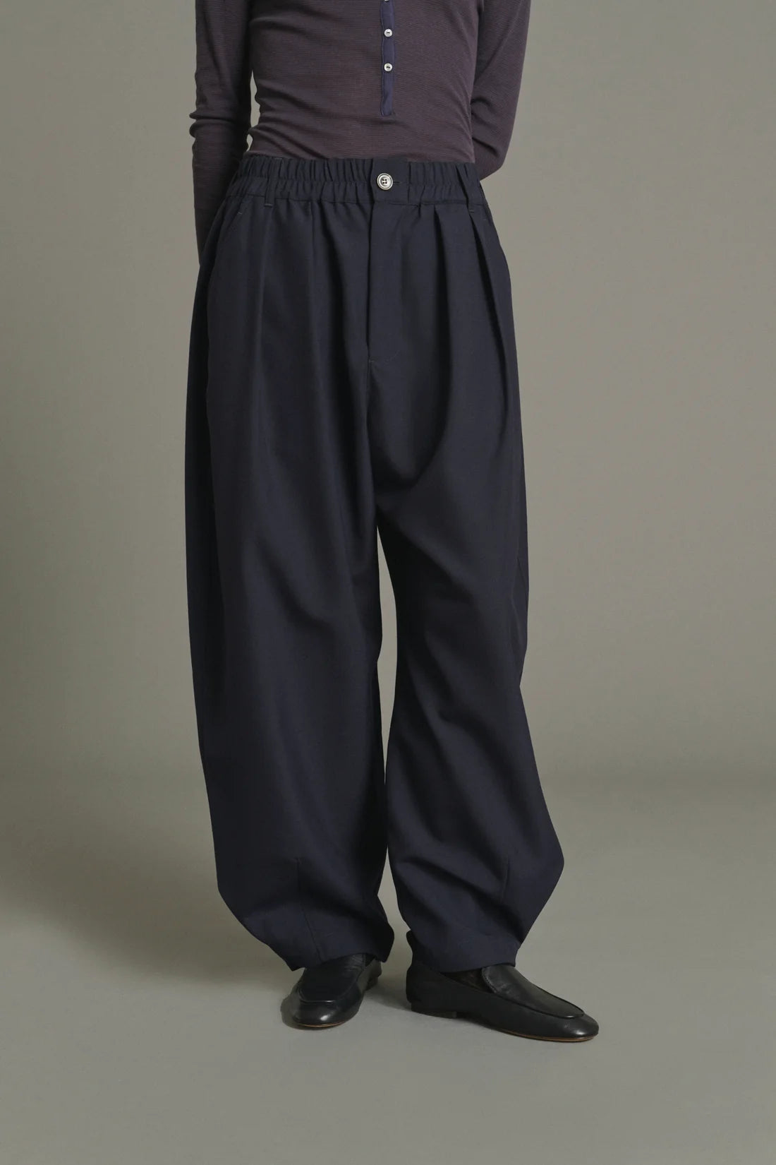 SOEUR - Pantalon ample ajustable en laine Vernon bleu