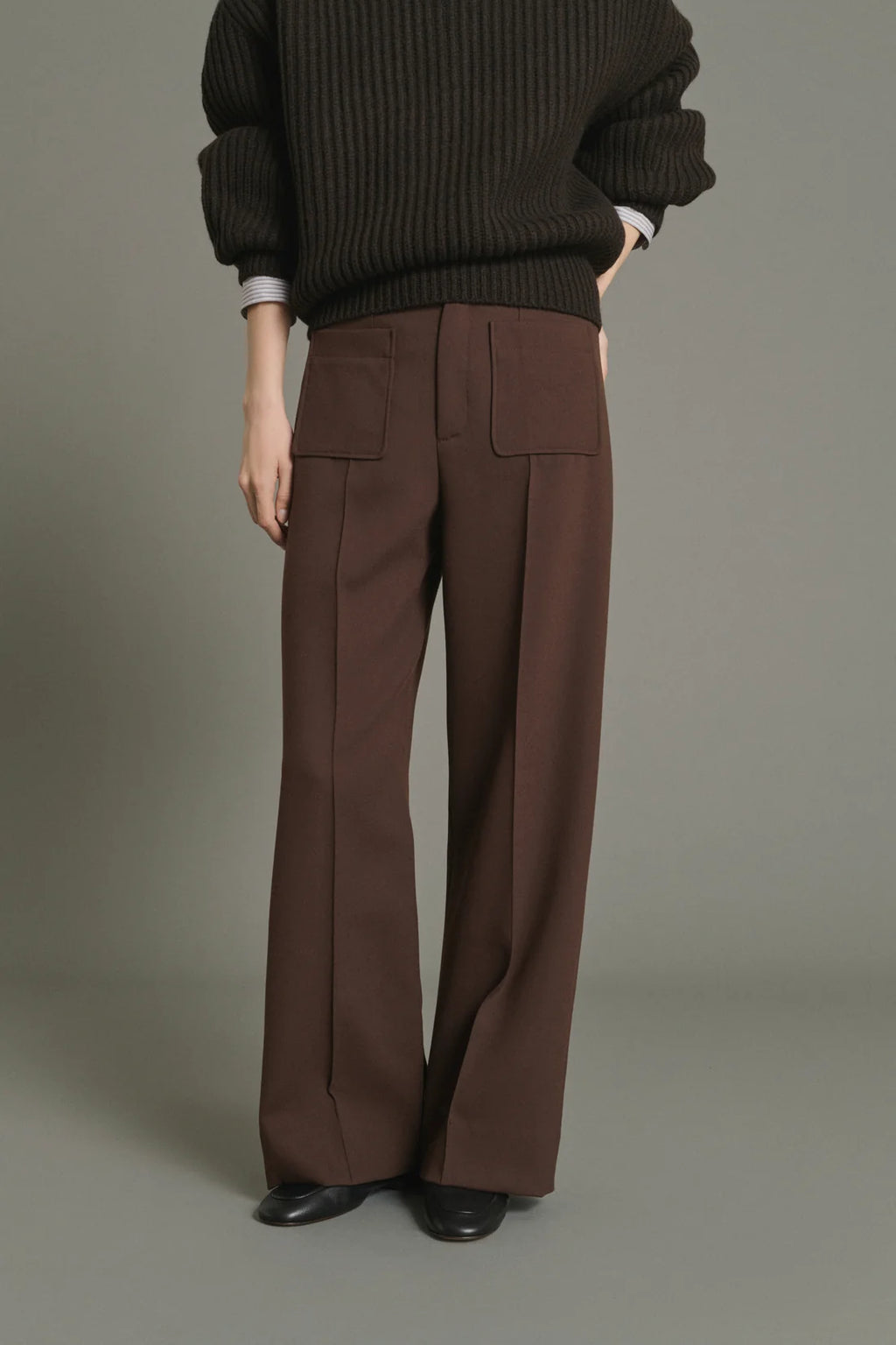 SOEUR - Pantalon long à poches plaquées et pli piqué marron
