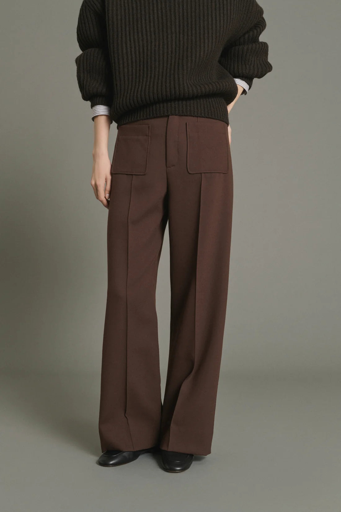 SOEUR - Pantalon long à poches plaquées et pli piqué marron