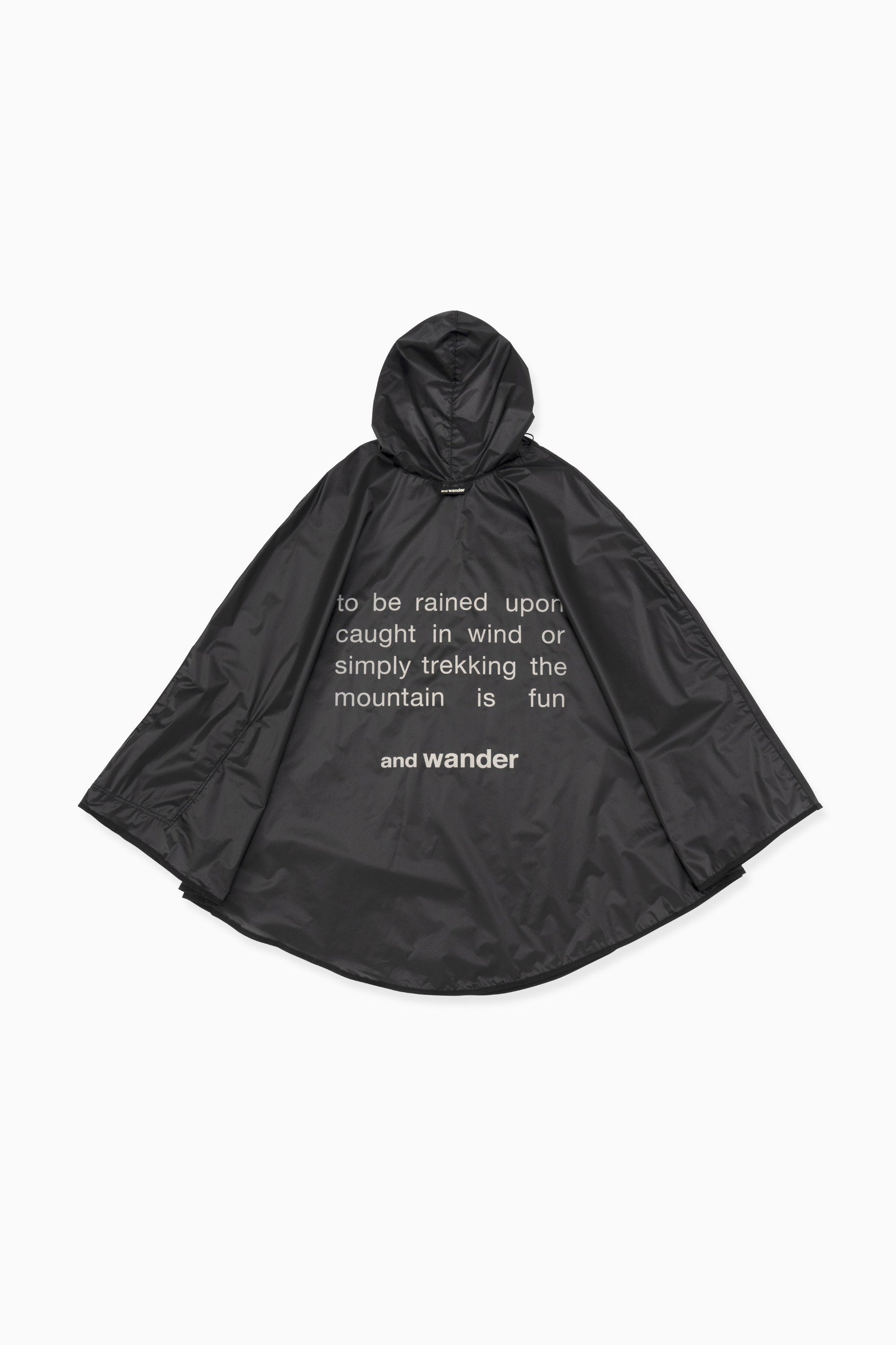 AND WANDER - Poncho sil black AND WANDER