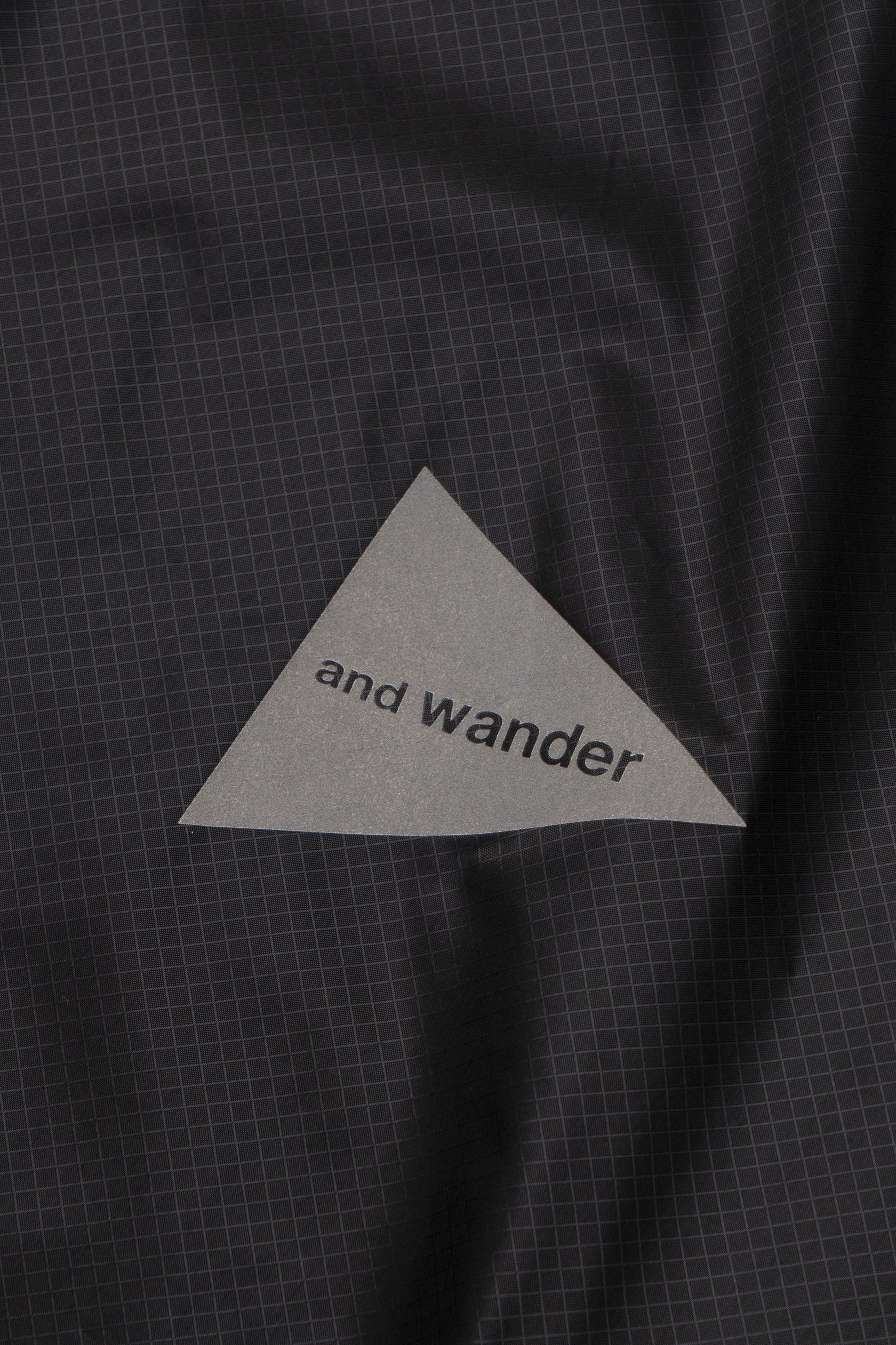 AND WANDER - Poncho sil black AND WANDER