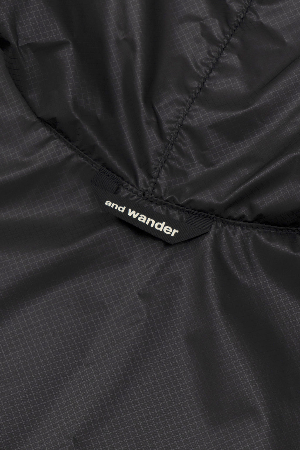 AND WANDER - Poncho sil black AND WANDER