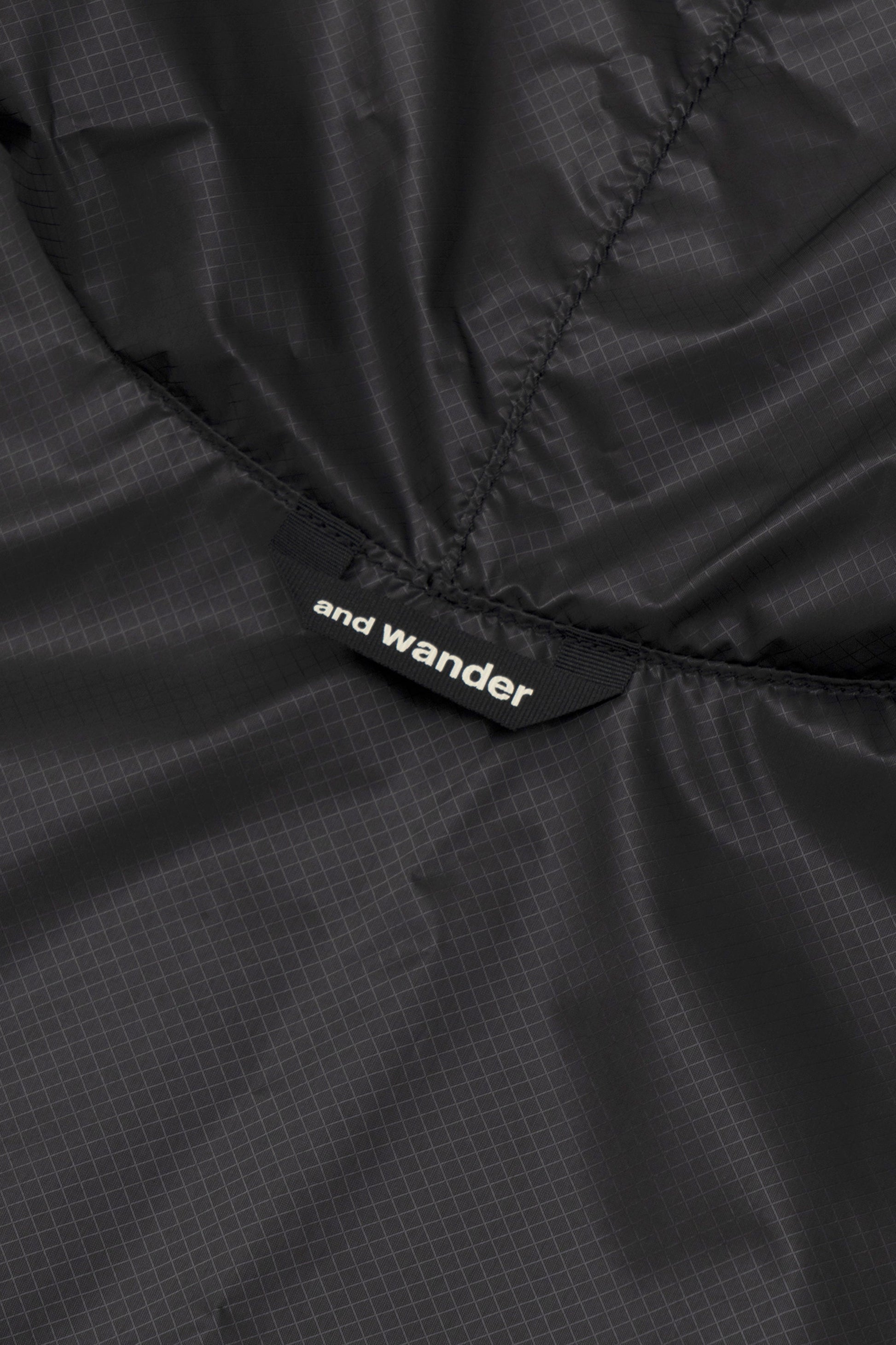 AND WANDER - Poncho sil black AND WANDER