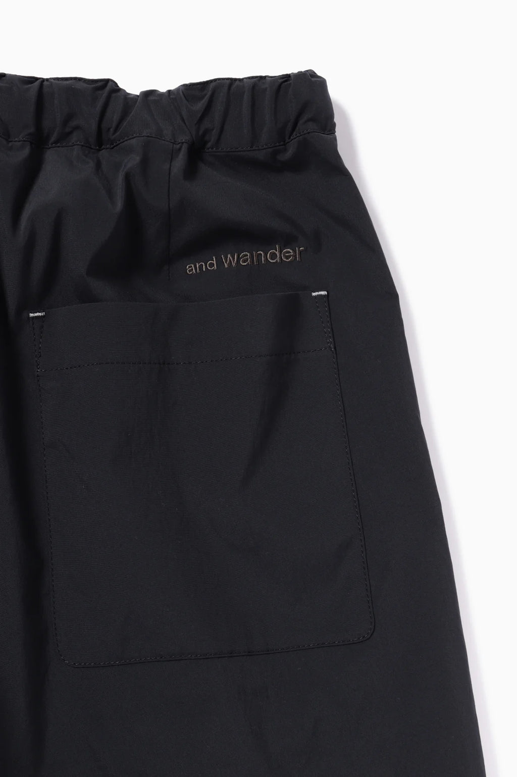 AND WANDER - UV cut strech short black