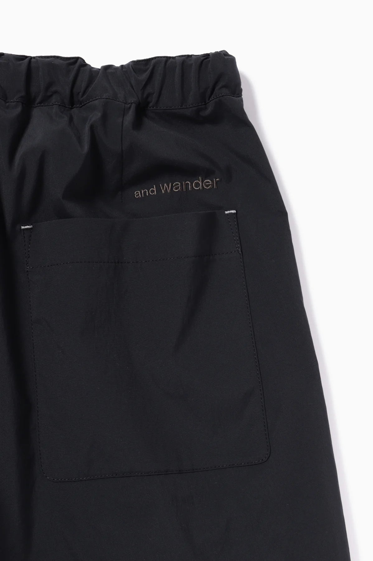 AND WANDER - UV cut strech short black