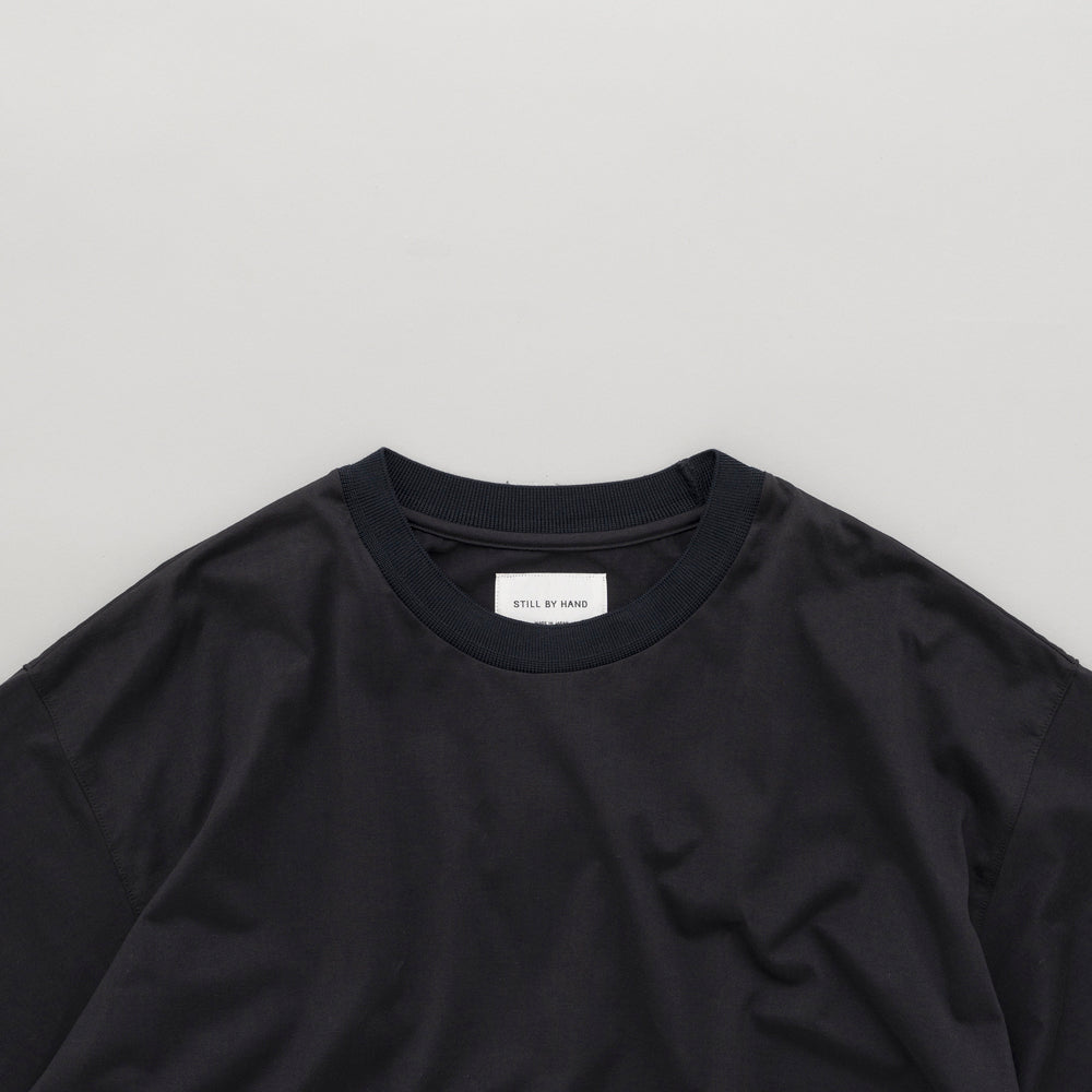 STILL BY HAND - Knitted rib t-shirt black navy Cso5261os