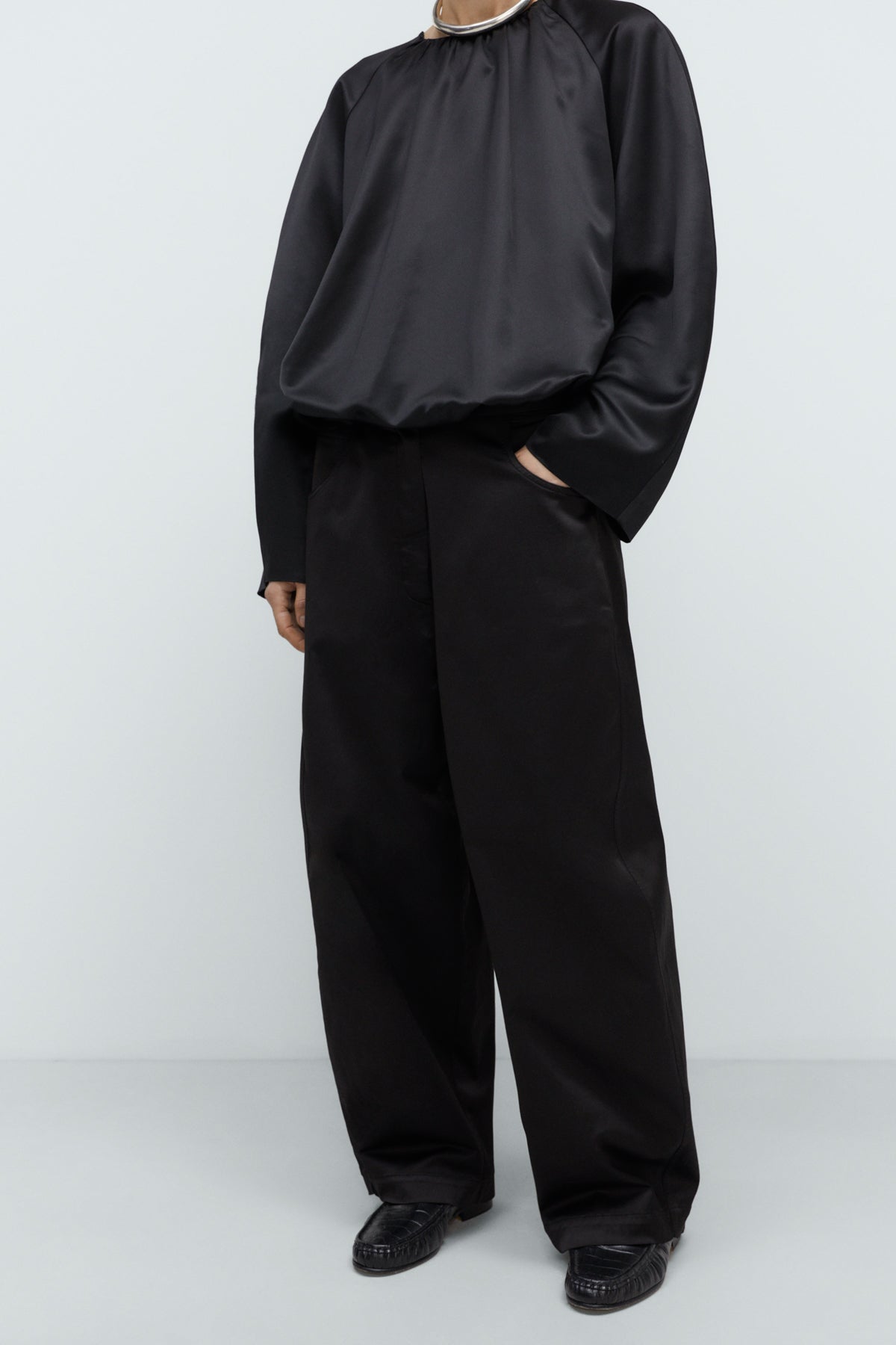 CORDERA - Satin curved pants black