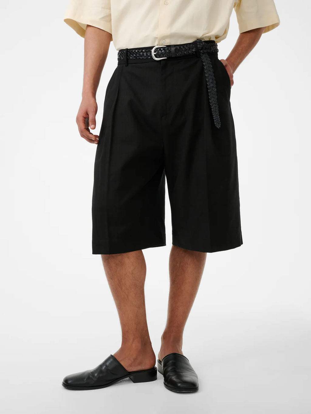 STUDIO NICHOLSON - Short fowld black