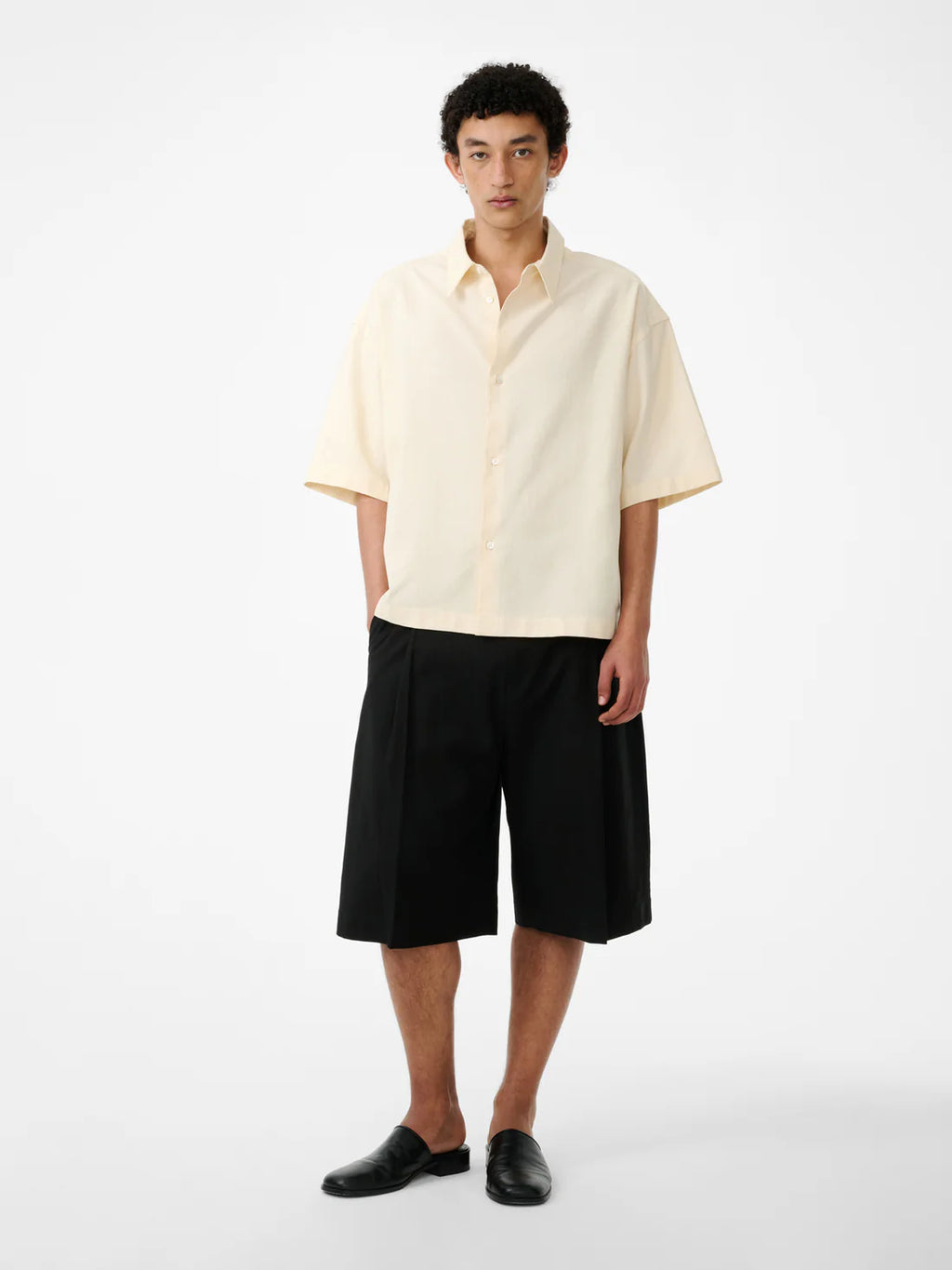 STUDIO NICHOLSON - Short fowld black