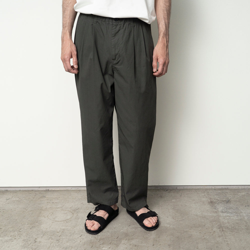 STILL BY HAND - Garment dye 2 pleats pant dark olive Pto1261os