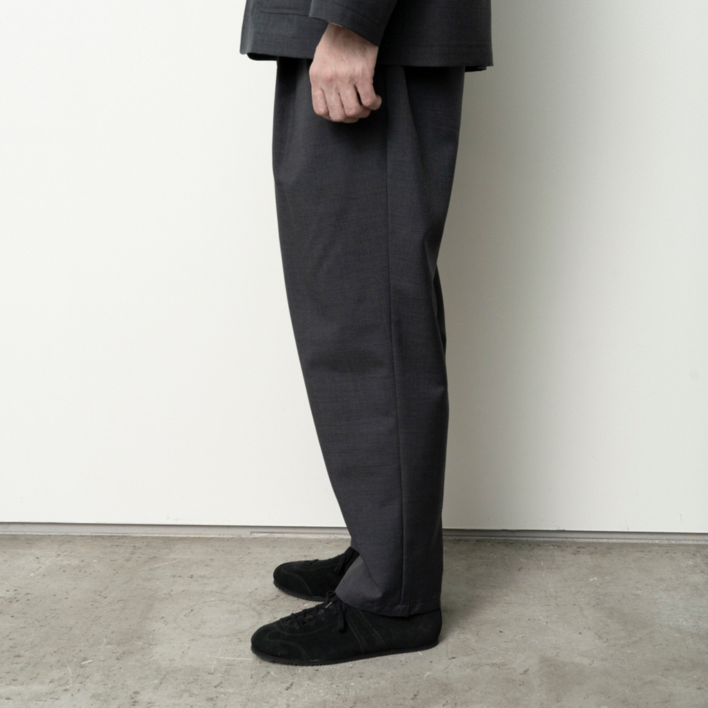 Still by hand - Relaxed 2 pleat pants Charcoal PT01263OS