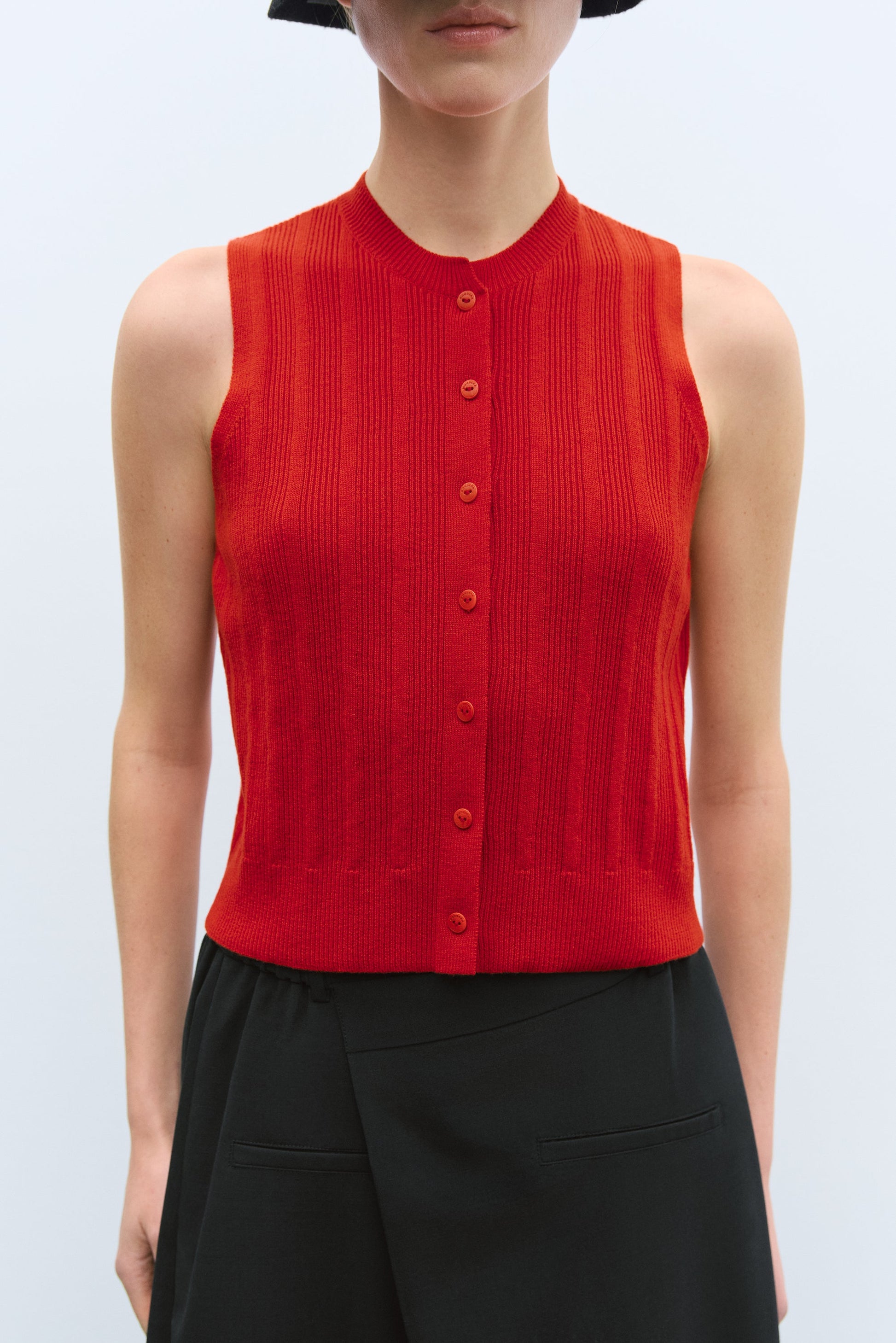 CORDERA - Merino wool ribbed waistcoast red CORDERA