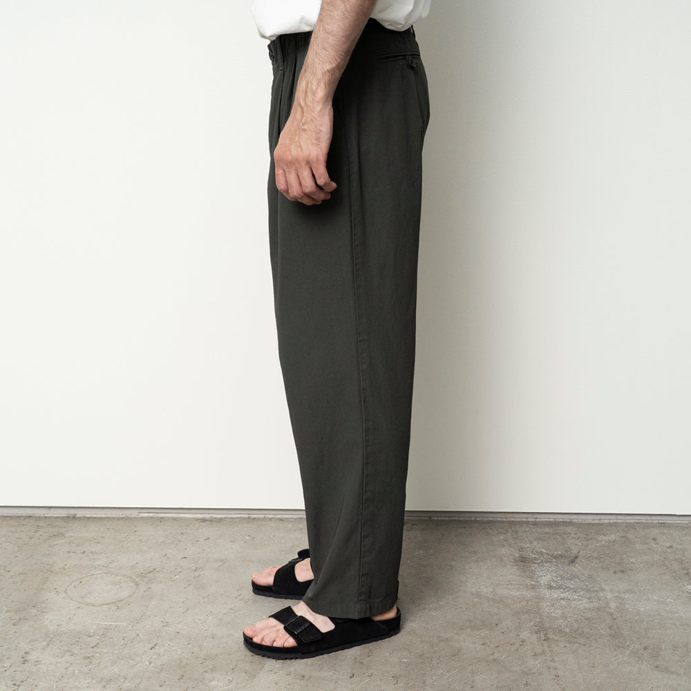 STILL BY HAND - Garment dye 2 pleats pant dark olive Pto1261os