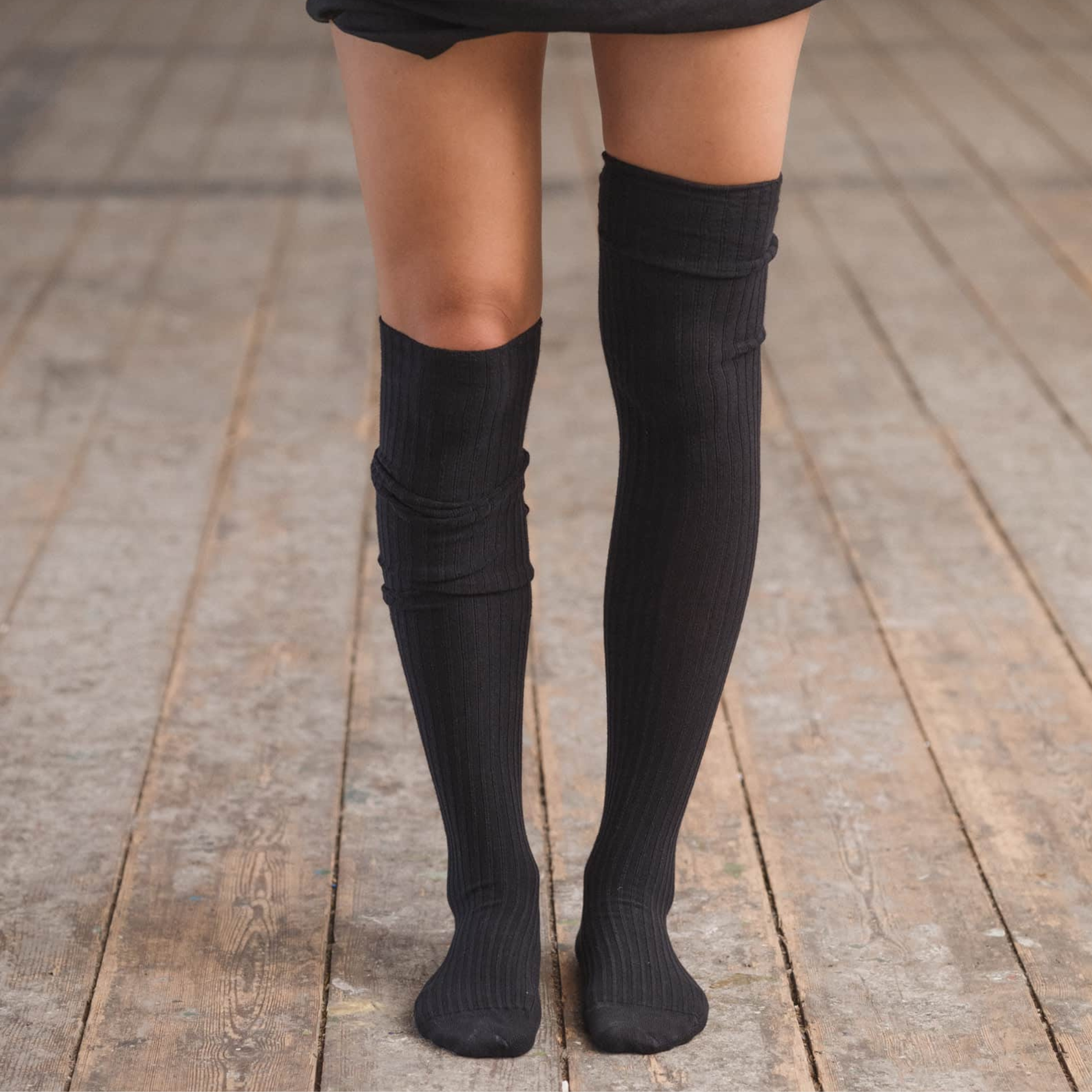 BASERANGE - Overknee socks Black
